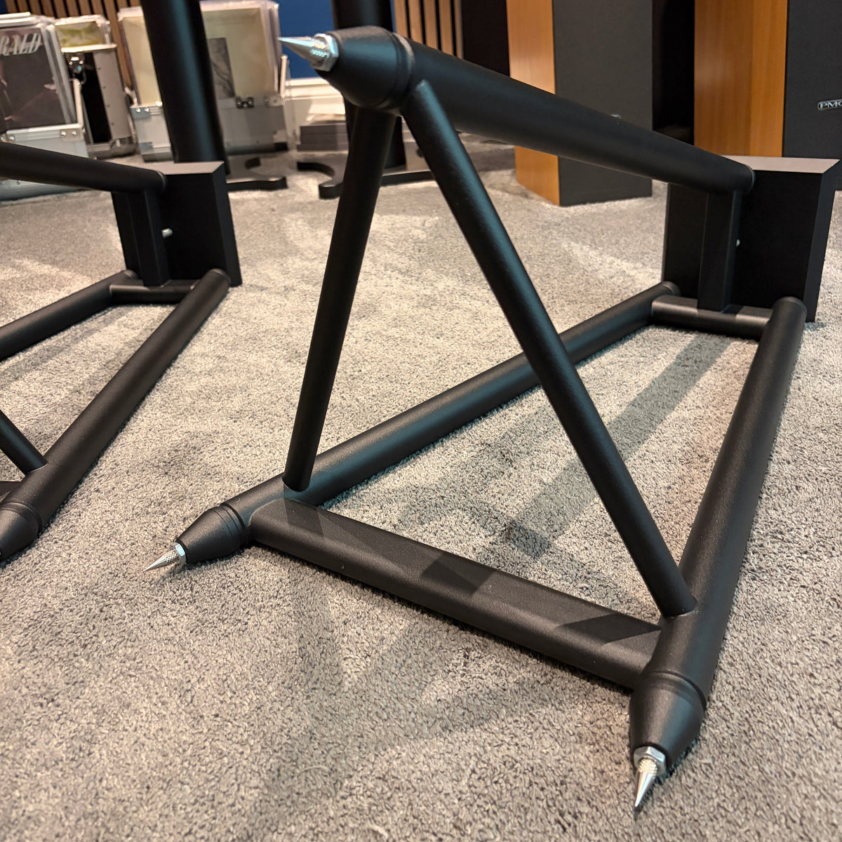 Solidsteel SS-6 Speaker Stand - Pair - Black