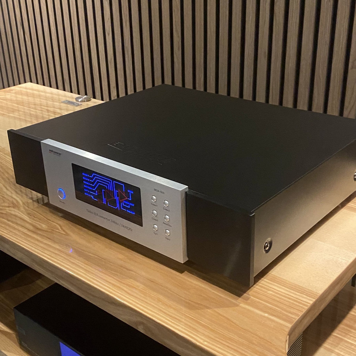 Advance Acoustic MDA-503 24-bit / 384 kHz Tube DAC