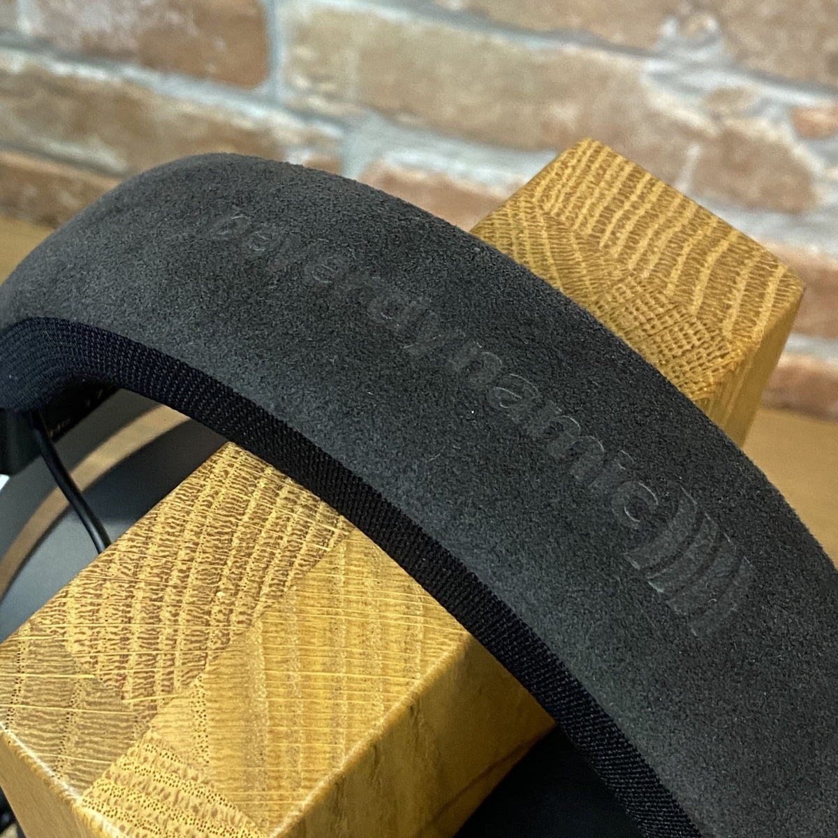 Beyerdynamic Amiron Wireless High-end Tesla Bluetooth Headphones