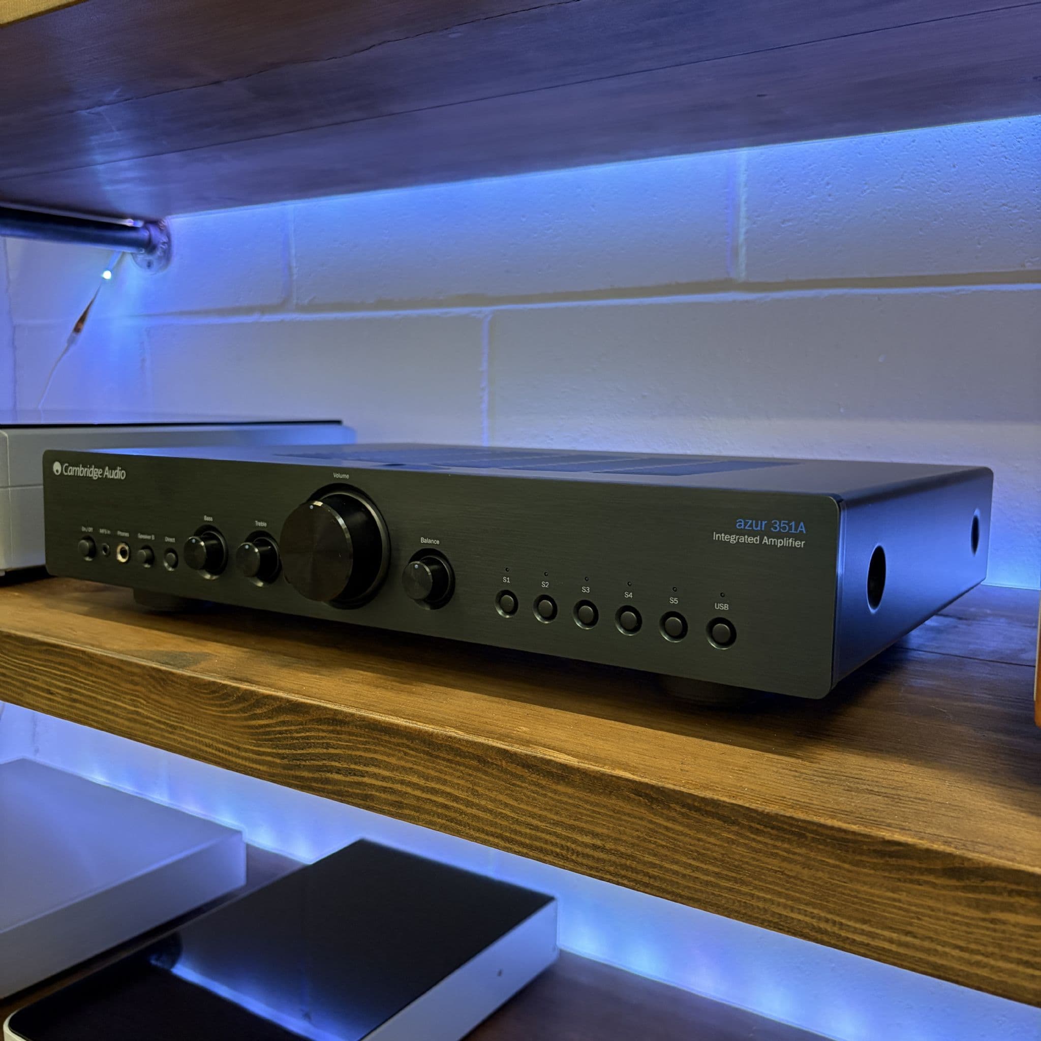Cambridge Audio azur 351A リモコンケーブル付き Cambridge Audio Azur 351A Integrated Amplifier | Audio Emotion
