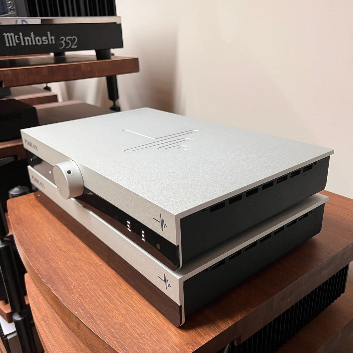 Perreaux Audiant DP32 Pre & 100P Power Amplifier