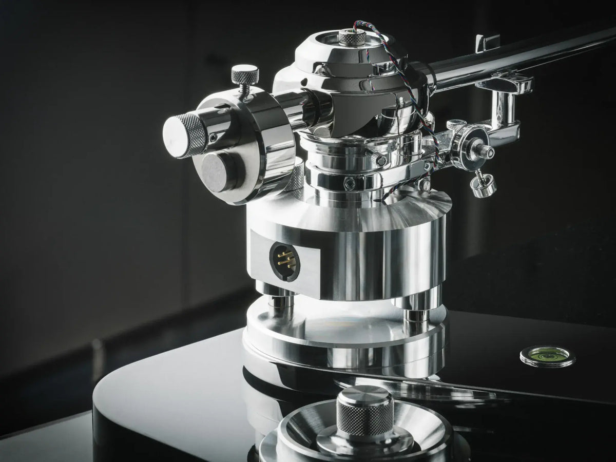 Pro-Ject Signature 12.2 Turntable