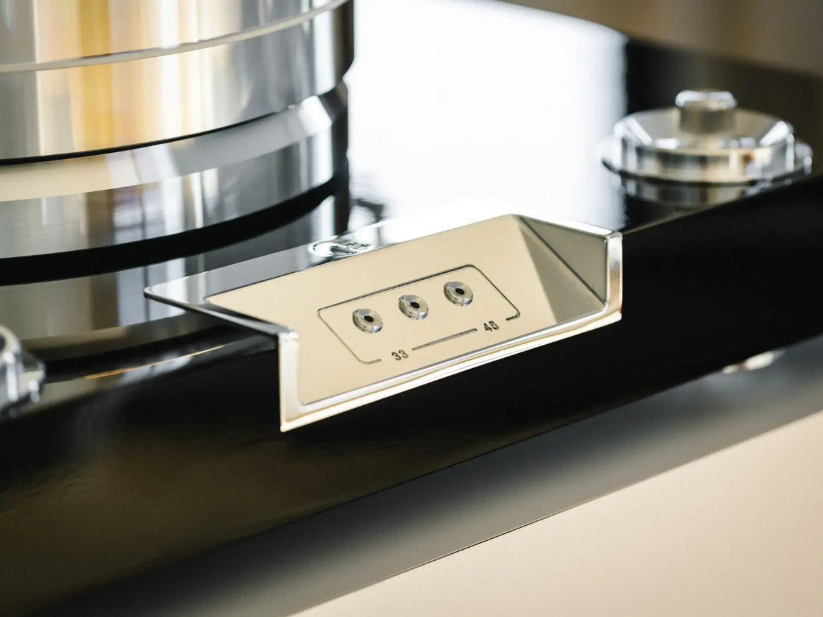 Pro-Ject Signature 12.2 Turntable